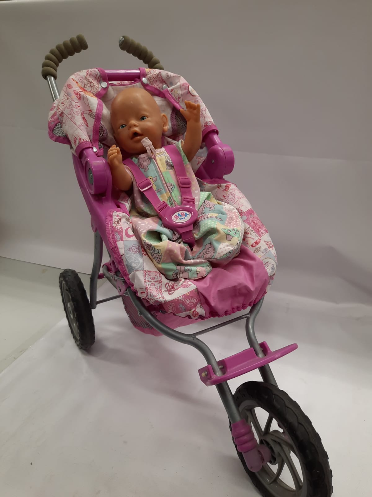 Vier Kenmerkend Onnauwkeurig Poppenwagen met pop baby born – GAiN Kringloop